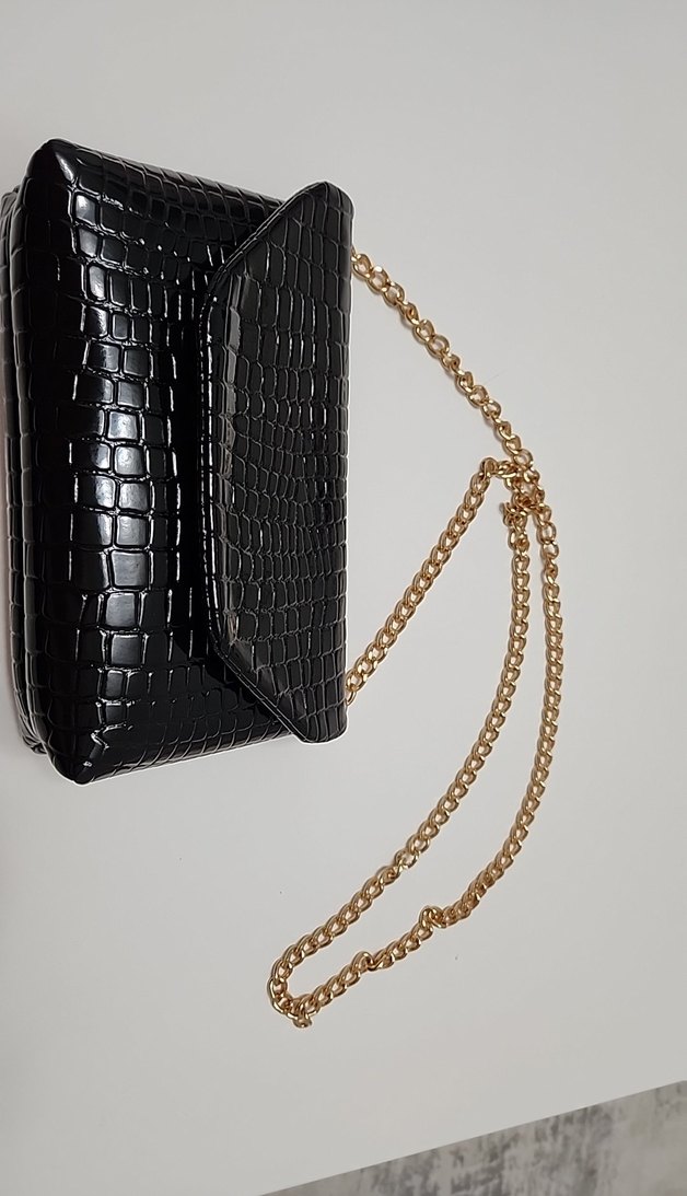 Zincir Detaylı Siyah Deri Yılan Desenli Çanta - Görsel 2