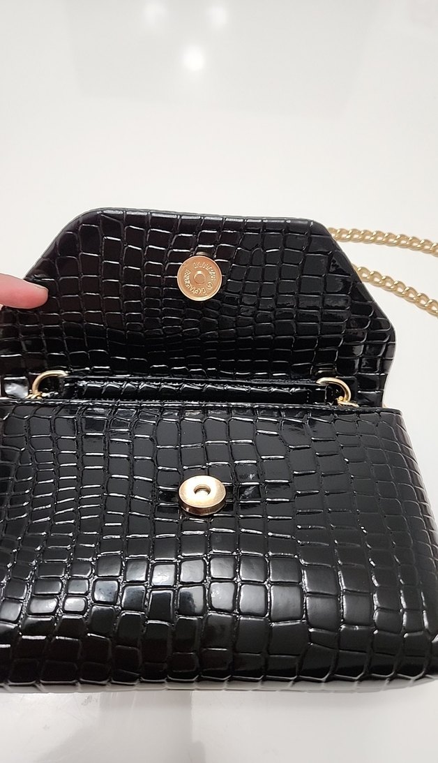 Zincir Detaylı Siyah Deri Yılan Desenli Çanta - Görsel 4