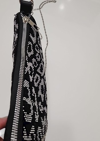 Zincir Detaylı Yılan Desenli Siyah Kadın Çanta - Görsel 3