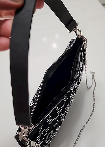 Zincir Detaylı Yılan Desenli Siyah Kadın Çanta - Görsel 4