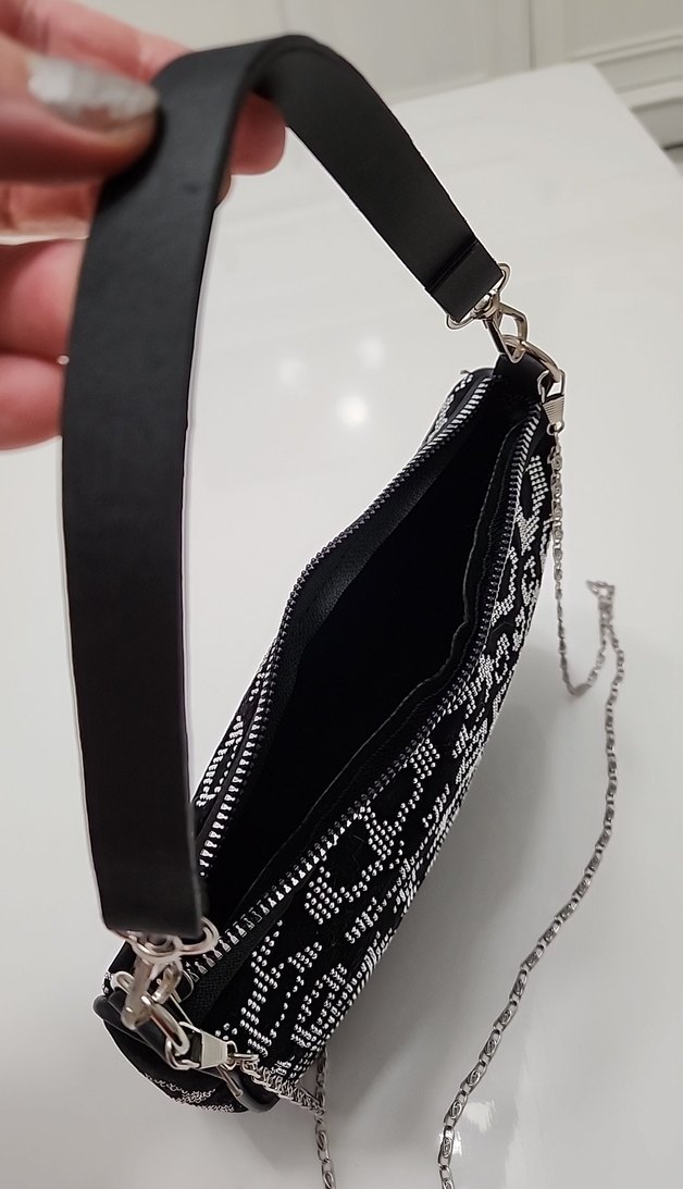 Zincir Detaylı Yılan Desenli Siyah Kadın Çanta - Görsel 4