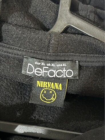 Defacto Defacto siyah renk Nirvana baskılı sweatshirt