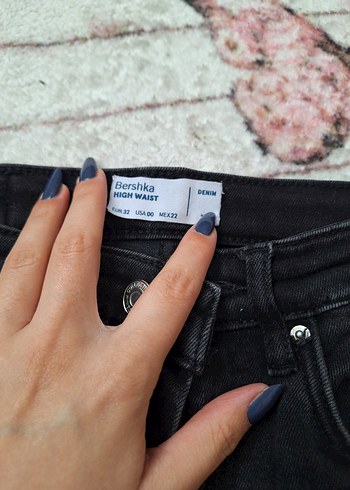 32 Beden bershka yırtmaçlı jean