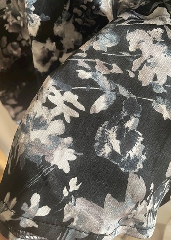m Beden Gri Batik Desenli saten elbise