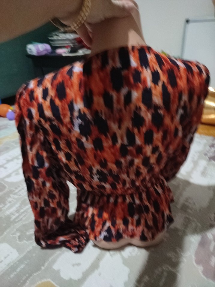 V Yaka Pilili Kısa Kadın Bluz - Görsel 3