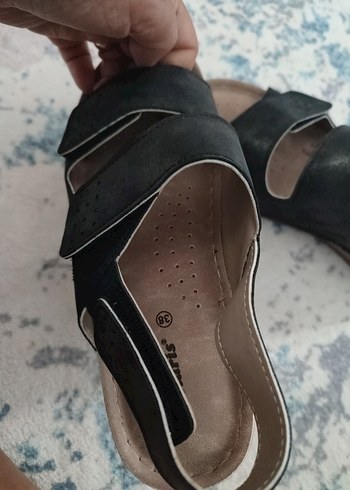 Siyah Dolgulu Topuklu Tokalı Kadın Sandalet - Görsel 5