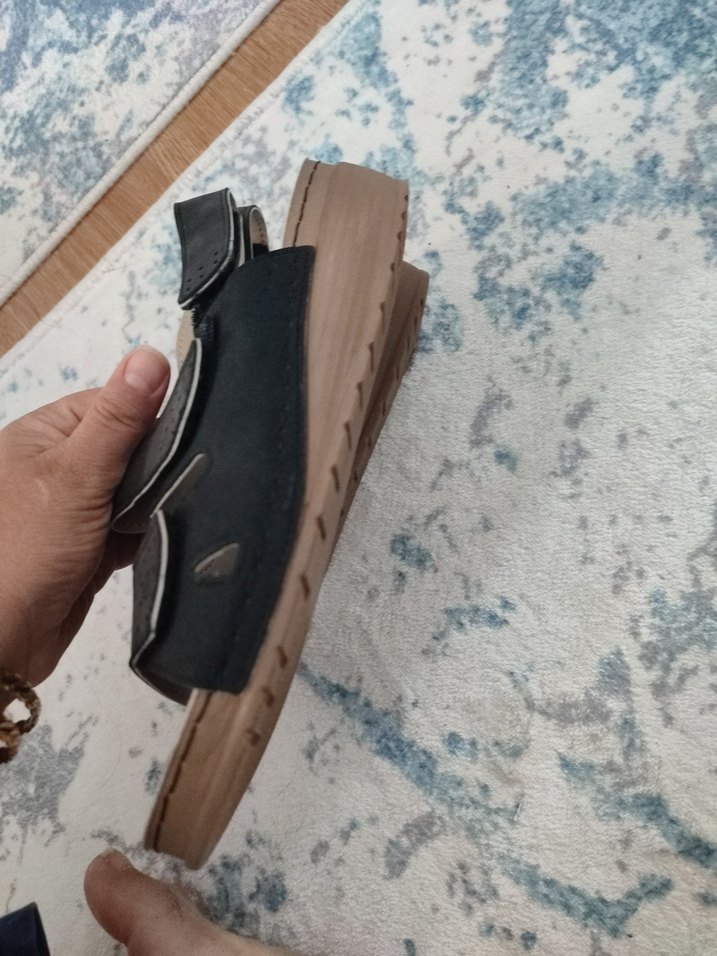 Siyah Dolgulu Topuklu Tokalı Kadın Sandalet - Görsel 2