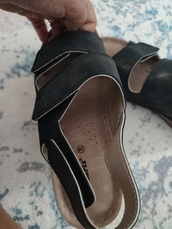 Siyah Dolgulu Topuklu Tokalı Kadın Sandalet - Görsel 5