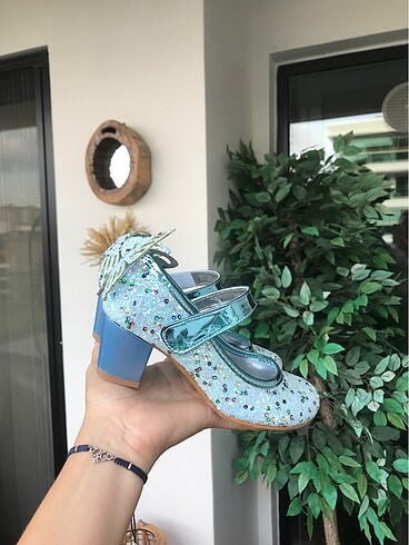 Elsa mavisi kelebekli topuklu ayakkabı