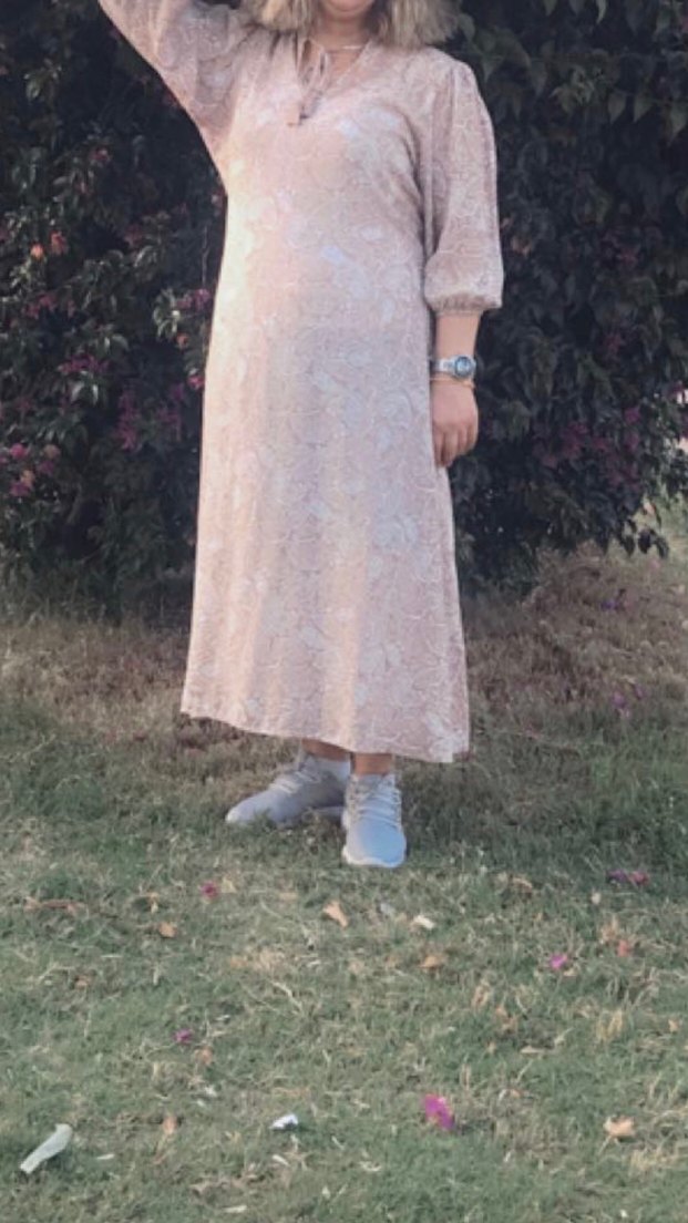 Bej Dantel Detaylı V Yaka Uzun Elbise - Görsel 2