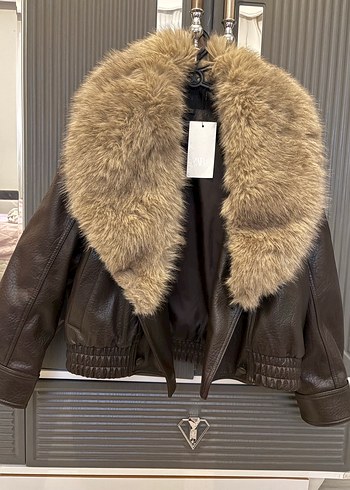 Zara viral kürk yakalı deri ceket - Görsel 9
