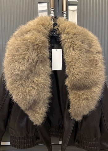 Zara viral kürk yakalı deri ceket - Görsel 8
