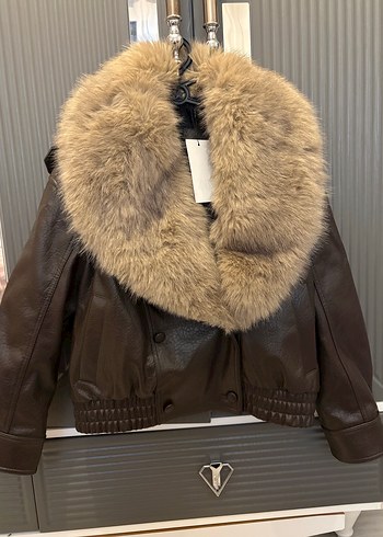 Zara viral kürk yakalı deri ceket - Görsel 5