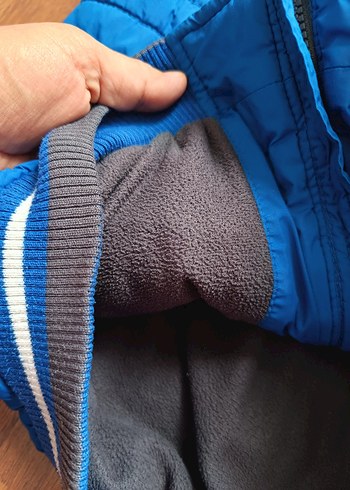 Mavi Kapüşonlu Erkek Çocuk Mont - Görsel 3