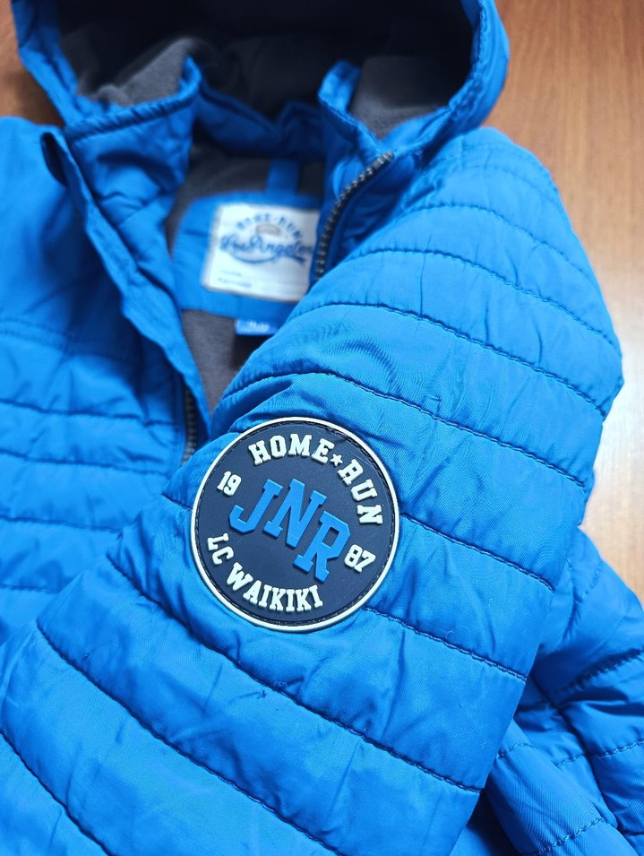 Mavi Kapüşonlu Erkek Çocuk Mont - Görsel 4