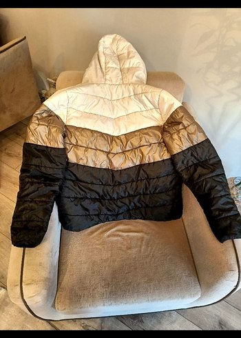 Kapüşonlu Renk Bloklu  Kışlık Mont - Görsel 4