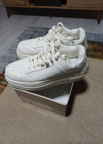 Beyaz kalın taban Kadın Spor Ayakkabı - Görsel 2