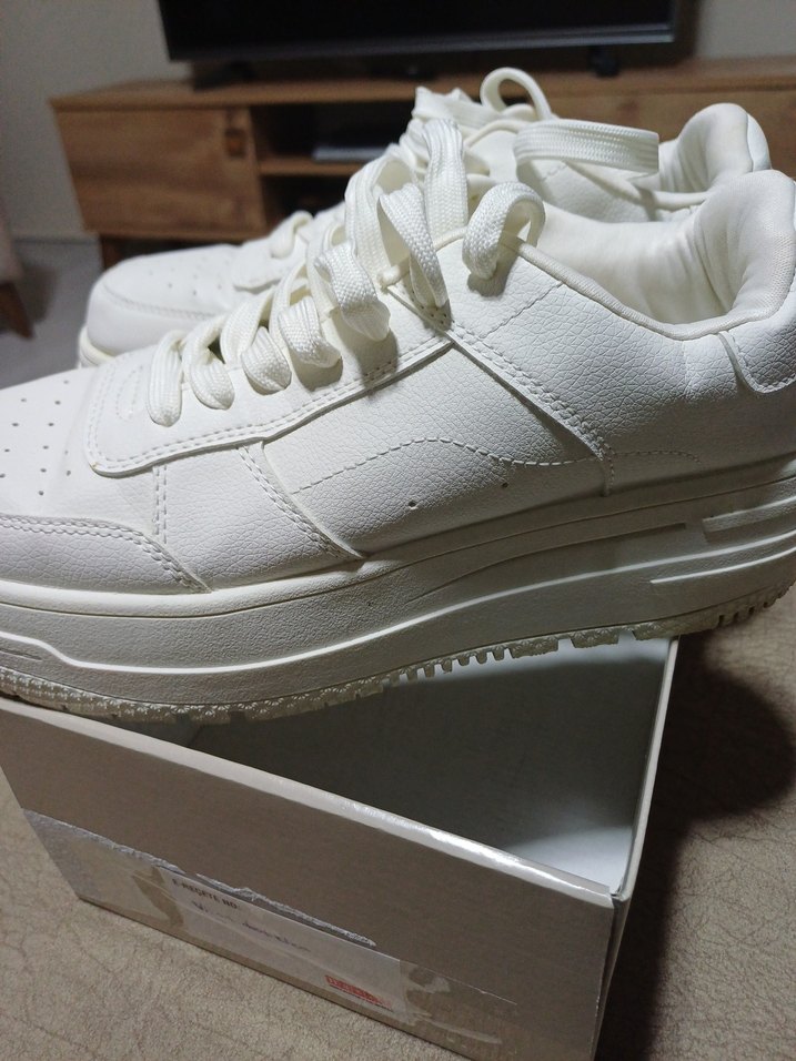 Beyaz kalın taban Kadın Spor Ayakkabı - Görsel 3