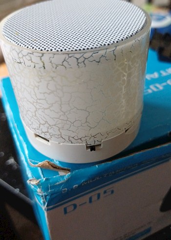 Beyaz Mini Bluetooth Hoparlör - Görsel 2