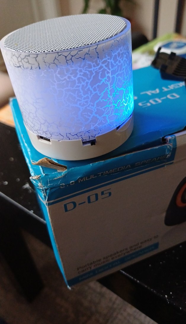 Beyaz Mini Bluetooth Hoparlör - Görsel 4