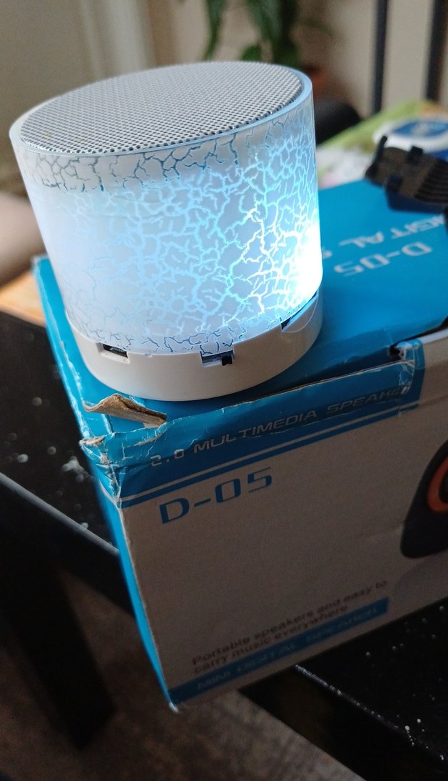 Beyaz Mini Bluetooth Hoparlör - Görsel 5