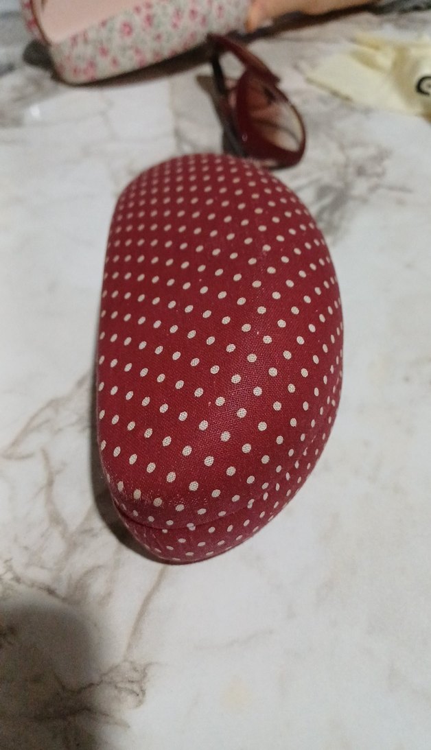 Kırmızı Puantiyeli bordo Kadın Gözlük Kutusu - Görsel 3