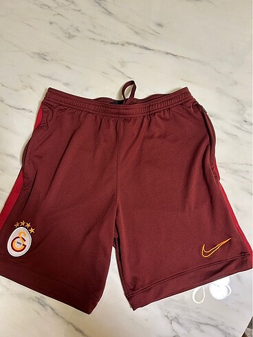 Galatasaray bordo şort