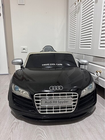 Audi akülü araba