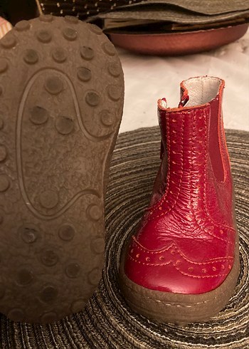 Kız Çocuk Parlak Kırmızı Deri Kürklü Bot - Görsel 4