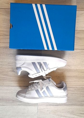 39 Beden beyaz Renk Adidas Beyaz Bağcıklı Kadın Spor Ayakkabı