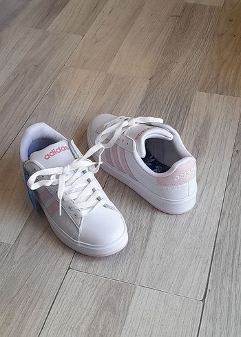 39 Beden Adidas Beyaz Pembe Bağcıklı Kadın Spor Ayakkabı