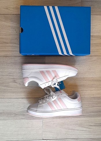 Adidas Beyaz Pembe Bağcıklı Spor Ayakkabı