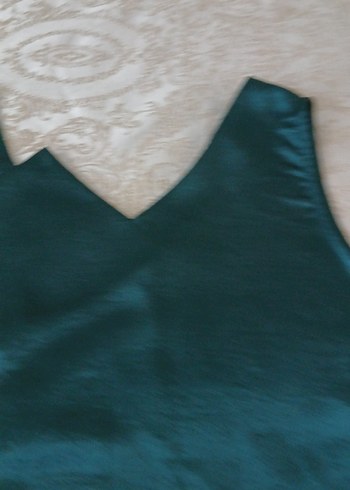 Dantel Detaylı Yeşil V Yaka  Bluzu saten Kumaş - Görsel 2