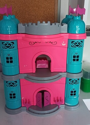  Barbie evi 