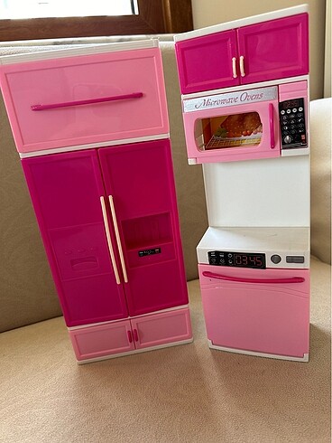 Barbie mutfak dolabı