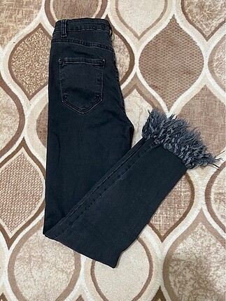 Püsküllü jeans
