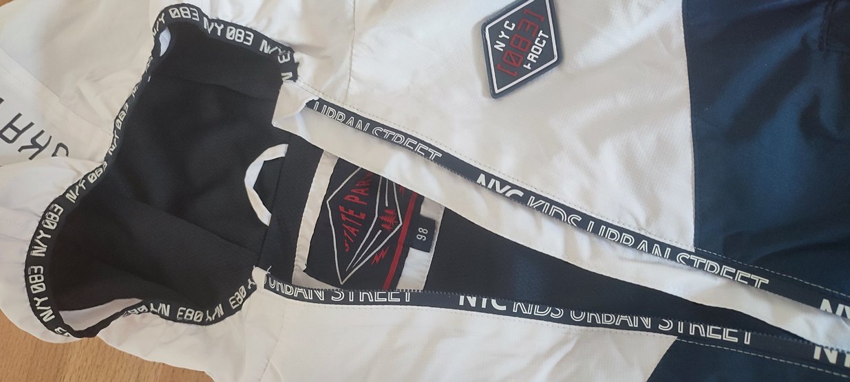 Beyaz-Kırmızı Kapüşonlu Erkek Çocuk Fermuarlı Ceket - Görsel 2