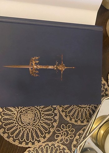 Varislerin Oyunu & Acıların Hükümdarı set Adora yağmur - Görsel 8