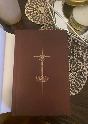 Varislerin Oyunu & Acıların Hükümdarı set Adora yağmur - Görsel 4