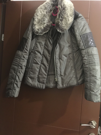 Kürk detaylı şişme mont