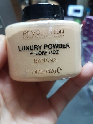 Revolution luxury banane powder poudre luxe 