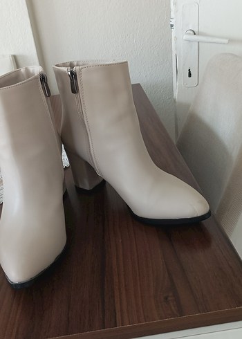 39 Beden Bej Deri Kadın Topuklu Bot
