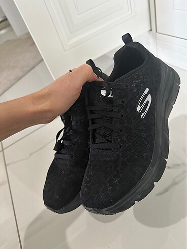 Skechers