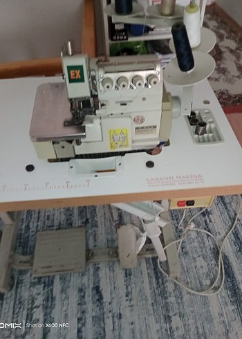 Beyaz Endüstriyel Dikiş Makinesi