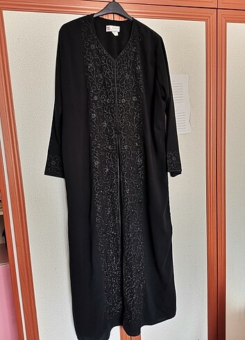 Boydan uzun siyah elbise ferace abaya olarakta kullanılabilir