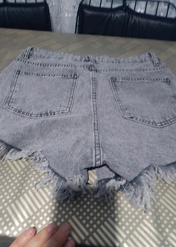 Gri Kadın Yırtık Denim Şort - Görsel 5