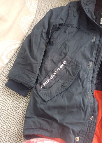 Erkek Çocuk Kapüşonlu Düğmeli Mont - Görsel 2