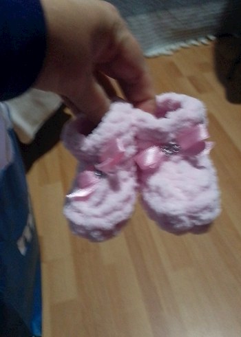 Pembe Nakışlı Kız Bebek Örgü Patik - Görsel 3