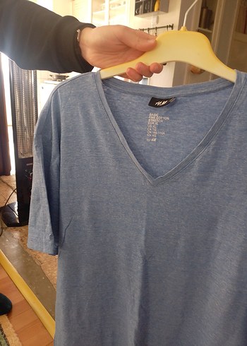 Erkek Mavi V Yakalı Rahat Kesim Tişört - Görsel 2