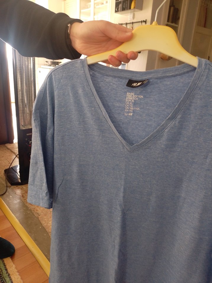 Erkek Mavi V Yakalı Rahat Kesim Tişört - Görsel 2